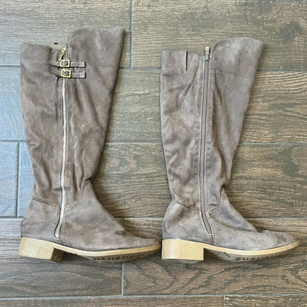 Brown Knee-High Boots with Buckle Detail